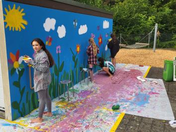 Kreative Verschönerung unseres Schulhausplatzes