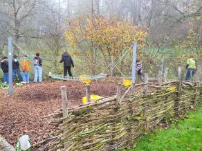 Gemeinsam im Schulhausgarten